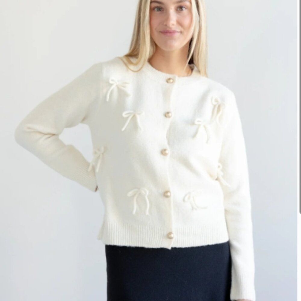 Like New! Luna Ivy 3D Bow Cardigan Sweater Ivory With Pearl Buttons in Size L